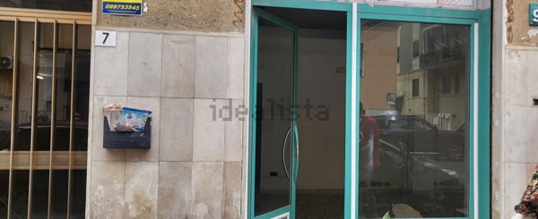 locale commerciale in affitto a Salerno