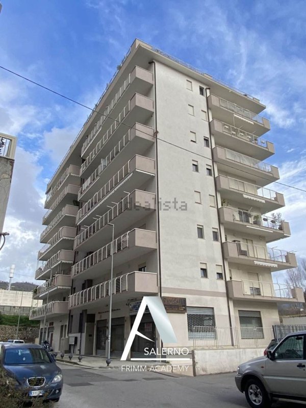 negozio in affitto a Salerno