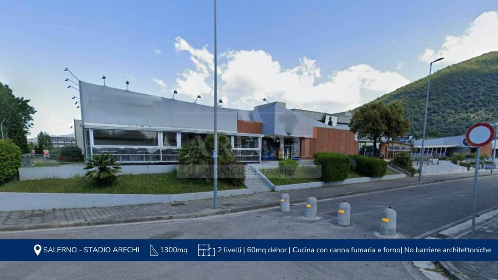 negozio in affitto a Salerno in zona Porto