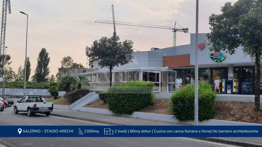 negozio in affitto a Salerno in zona Porto