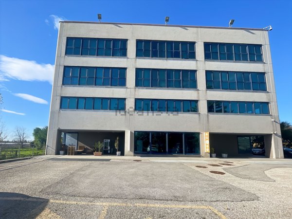 ufficio in affitto a Salerno in zona Porto