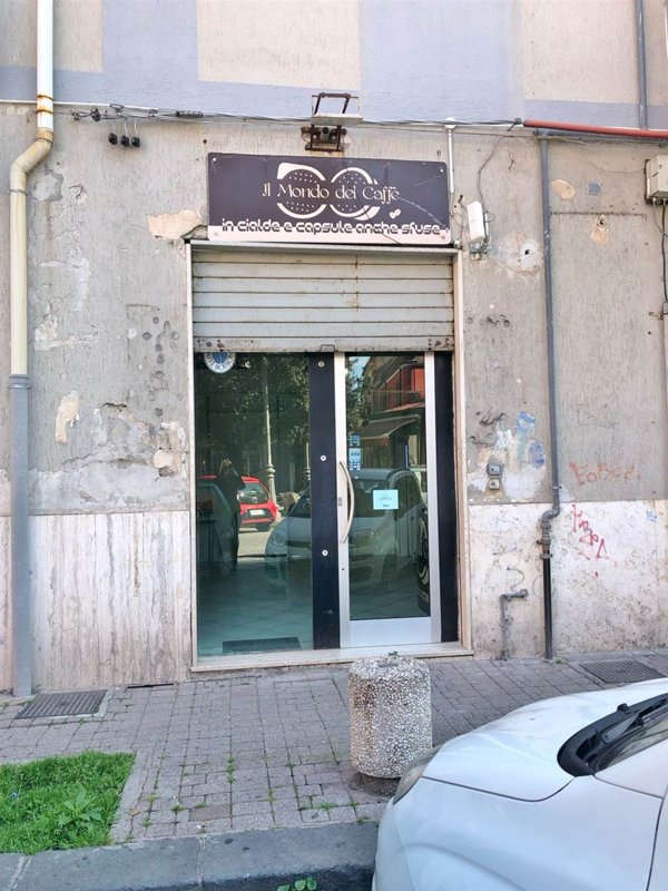 negozio in affitto a Salerno in zona Pastena
