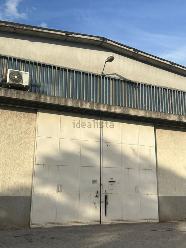 negozio in affitto a Salerno