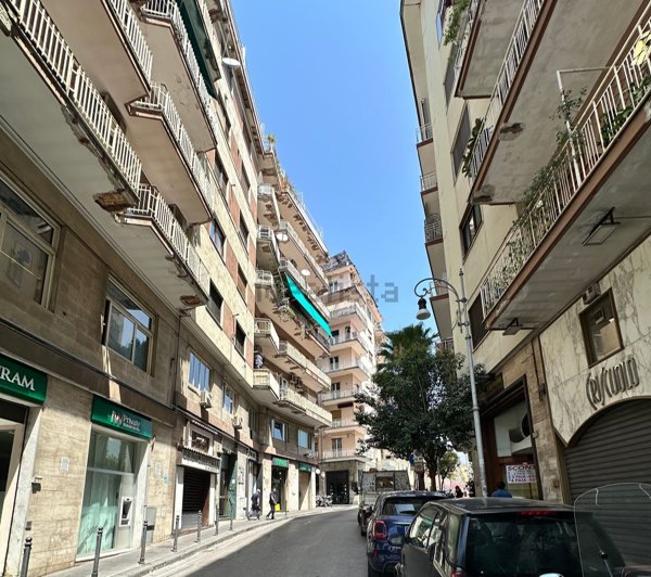 locale commerciale in affitto a Salerno in zona Centro Città
