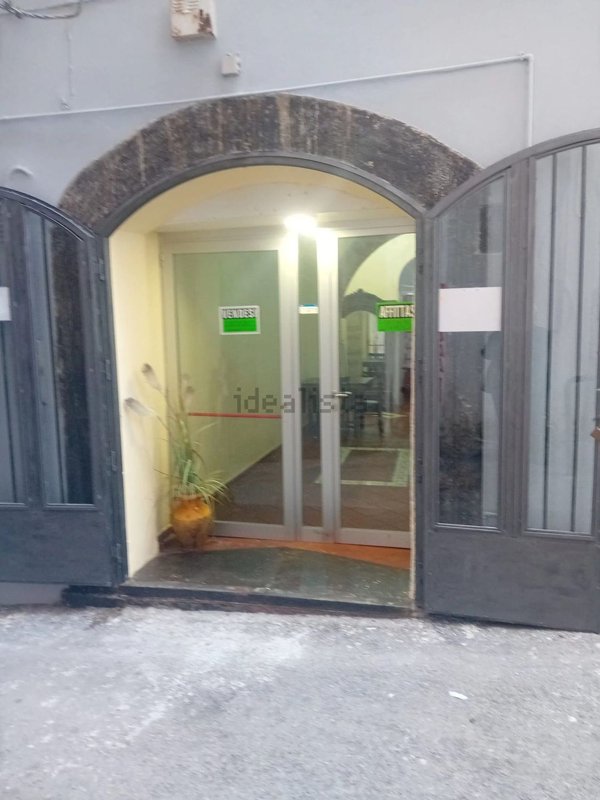 locale commerciale in affitto a Salerno in zona Centro Città