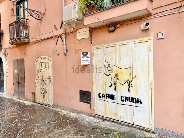 locale commerciale in affitto a Salerno in zona Centro Città