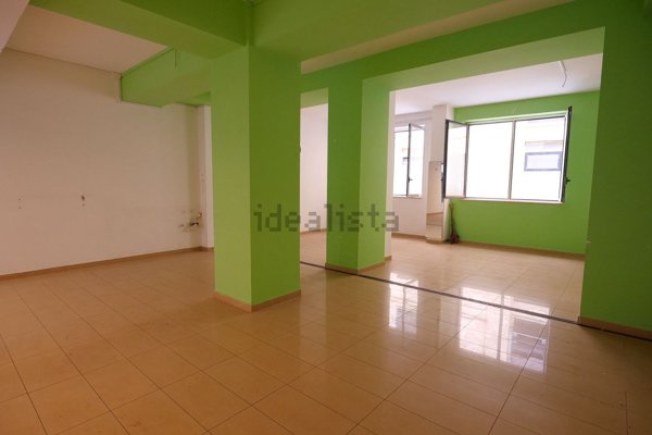 locale commerciale in affitto a Salerno in zona Centro Città