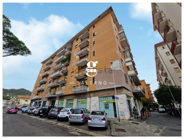 locale commerciale in affitto a Salerno in zona Pastena