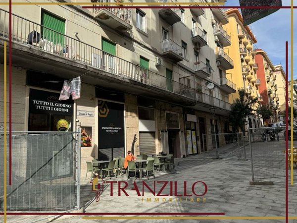 locale commerciale in affitto a Salerno in zona Centro Città