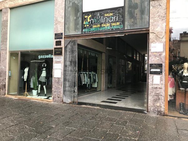 locale commerciale in affitto a Salerno
