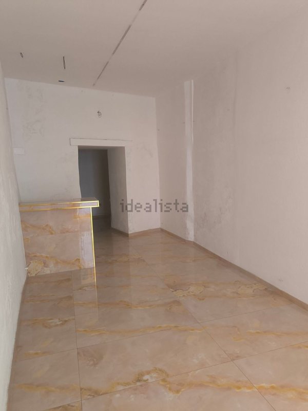 locale commerciale in affitto a Salerno in zona Centro Città