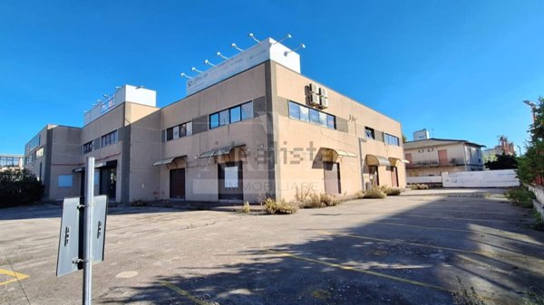 locale commerciale in affitto a Salerno in zona Zona Industriale