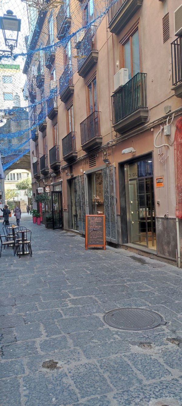 locale commerciale in affitto a Salerno in zona Centro Città