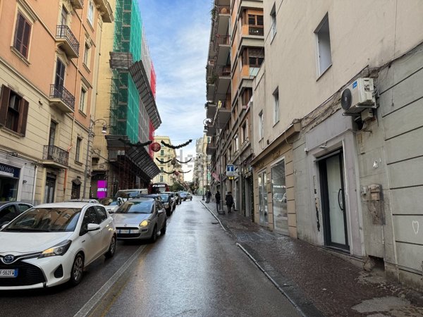 negozio in affitto a Salerno