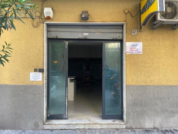 negozio in affitto a Salerno