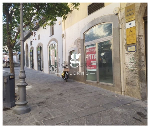 locale commerciale in affitto a Salerno