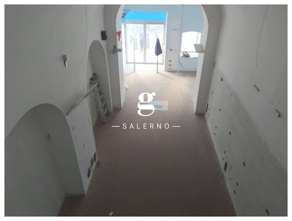 locale commerciale in affitto a Salerno