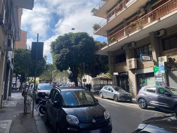 locale commerciale in affitto a Salerno