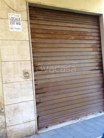negozio in affitto a Salerno in zona Irno