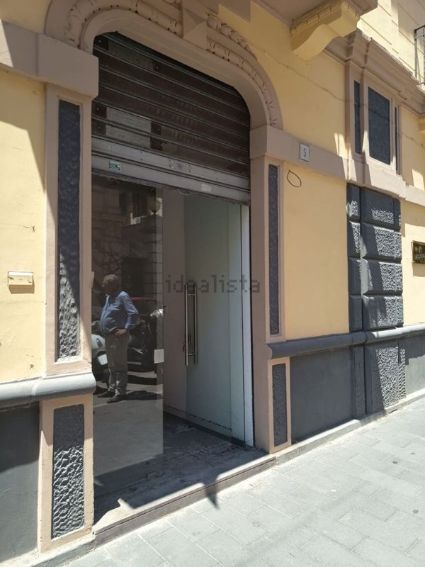 locale commerciale in affitto a Salerno