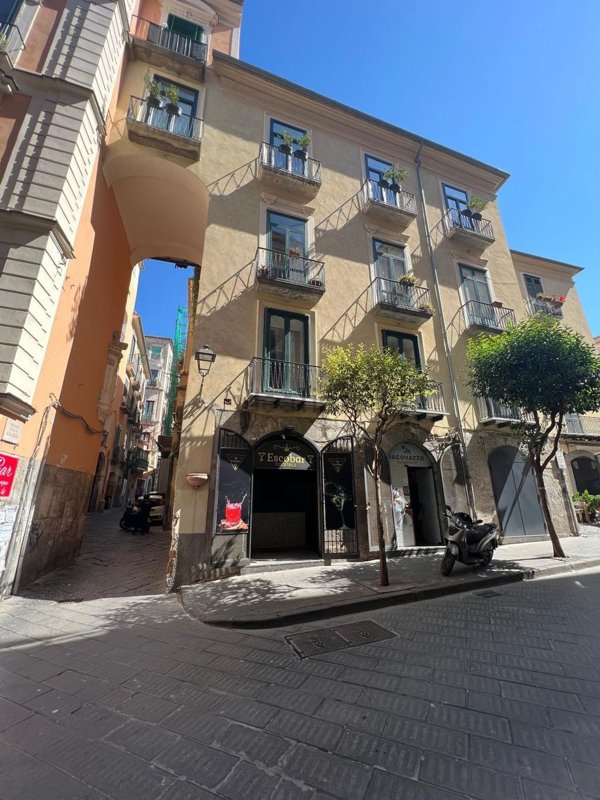 locale commerciale in affitto a Salerno in zona Centro Città