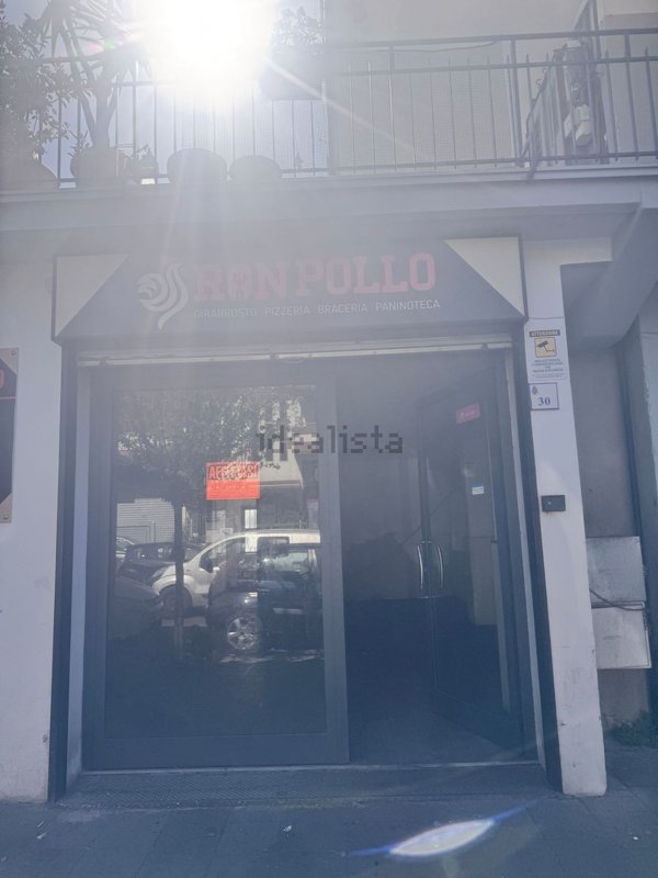 locale commerciale in affitto a Salerno in zona Irno