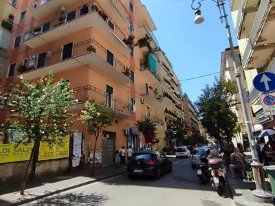 negozio in affitto a Salerno in zona Centro Città