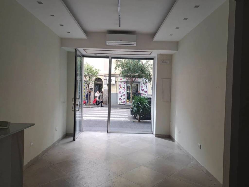 negozio in affitto a Salerno in zona Centro Città