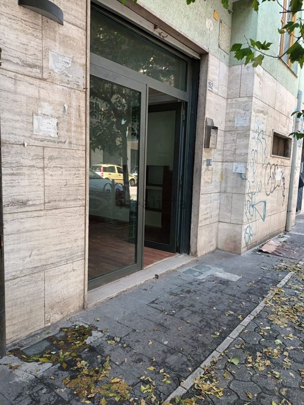 locale commerciale in affitto a Salerno in zona Gelsi Rossi