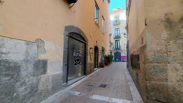 locale commerciale in affitto a Salerno in zona Centro Città