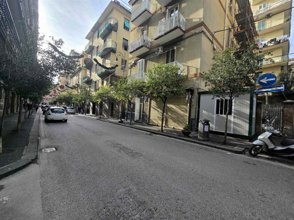 negozio in affitto a Salerno