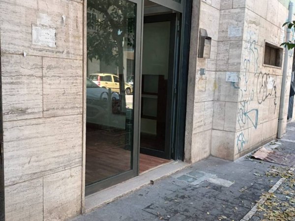 negozio in affitto a Salerno in zona Gelsi Rossi