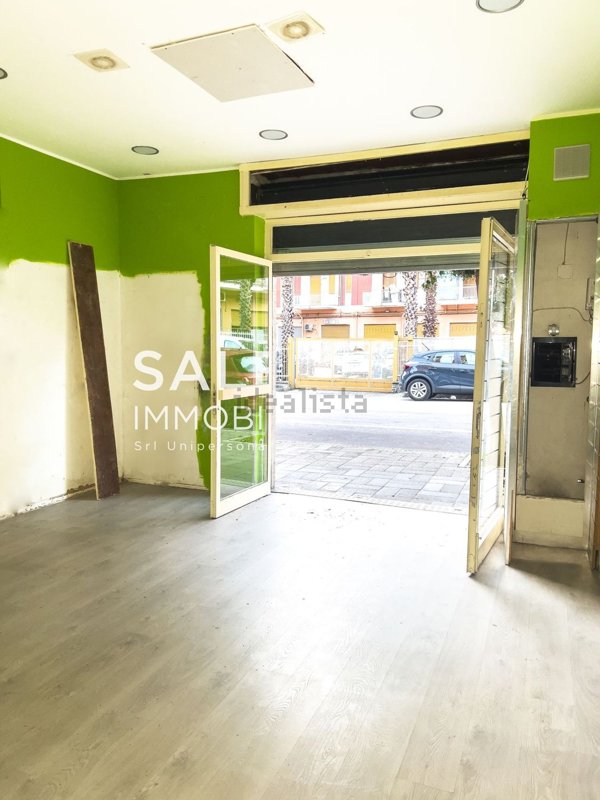 locale commerciale in affitto a Salerno in zona Pastena