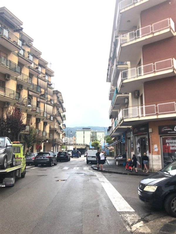 negozio in affitto a Salerno in zona Mercatello