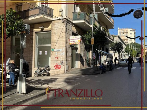negozio in affitto a Salerno in zona Centro Città