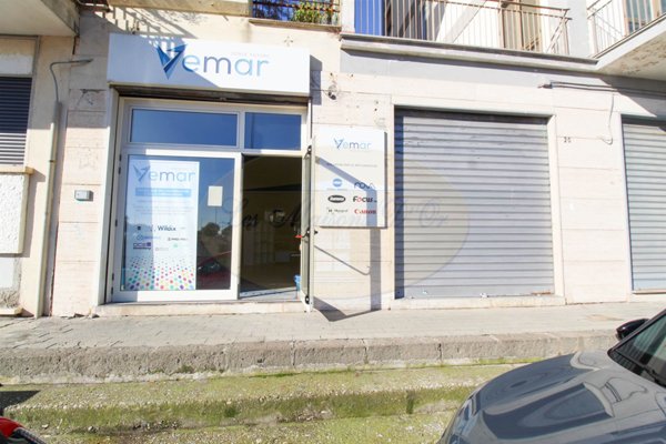 negozio in affitto a Salerno