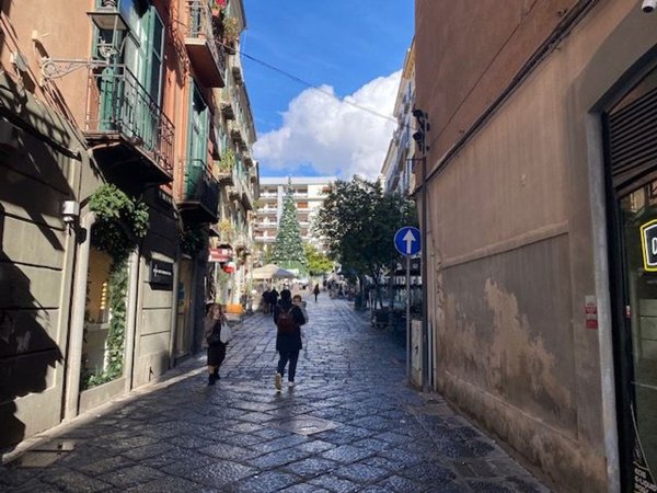 negozio in affitto a Salerno in zona Centro Città