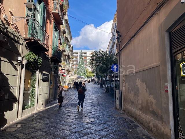negozio in affitto a Salerno in zona Centro Città