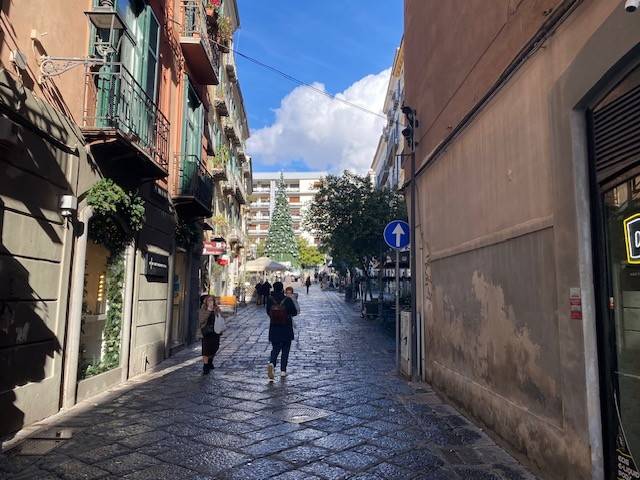 negozio in affitto a Salerno in zona Centro Città