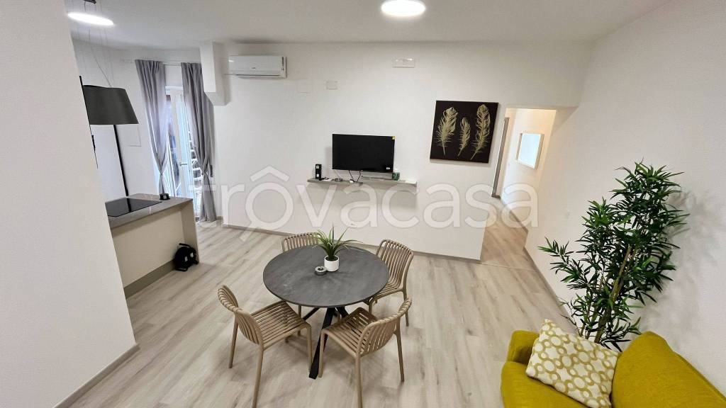 appartamento in affitto a Salerno in zona Porto