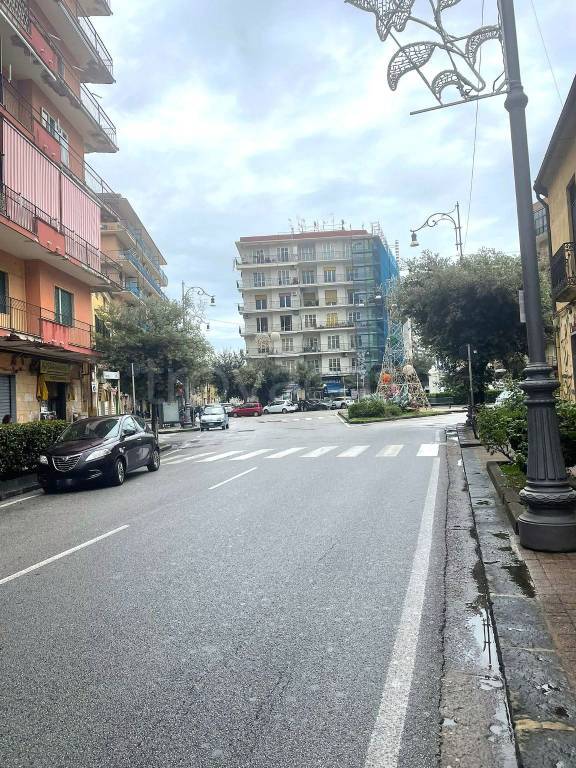negozio in affitto a Salerno in zona Mercatello