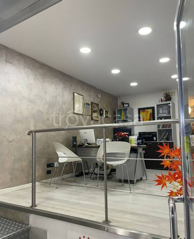 negozio in affitto a Salerno in zona Mercatello