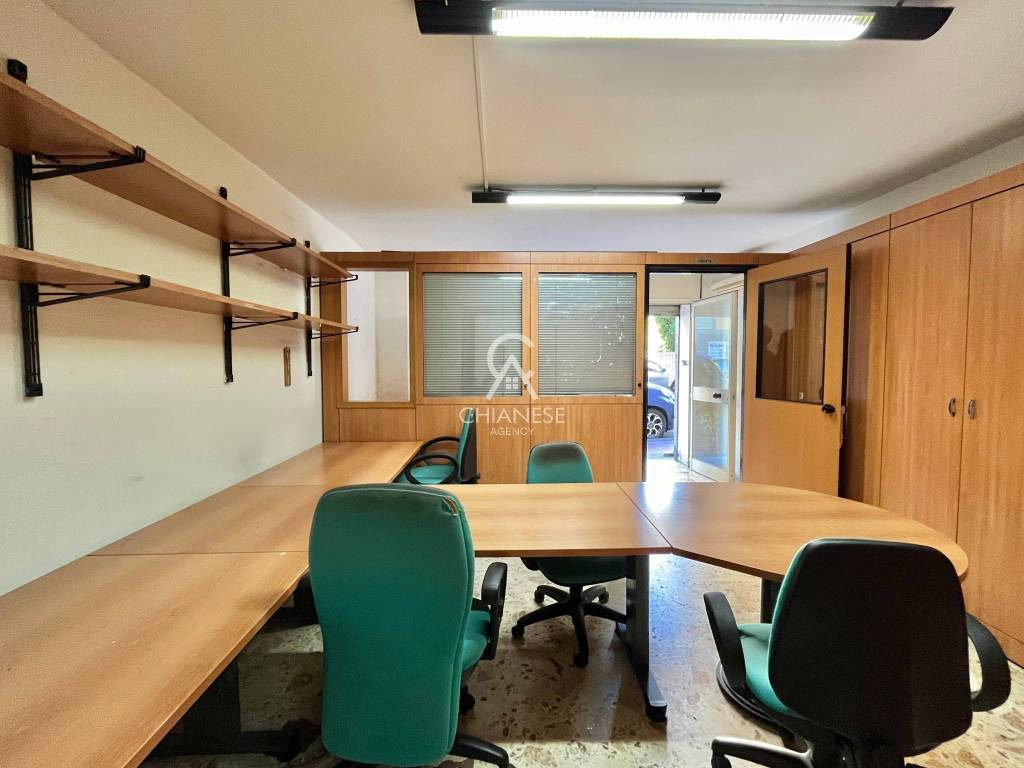 negozio in affitto a Salerno in zona Pastena