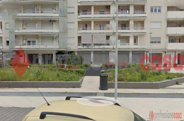 locale commerciale in affitto a Salerno in zona Mariconda