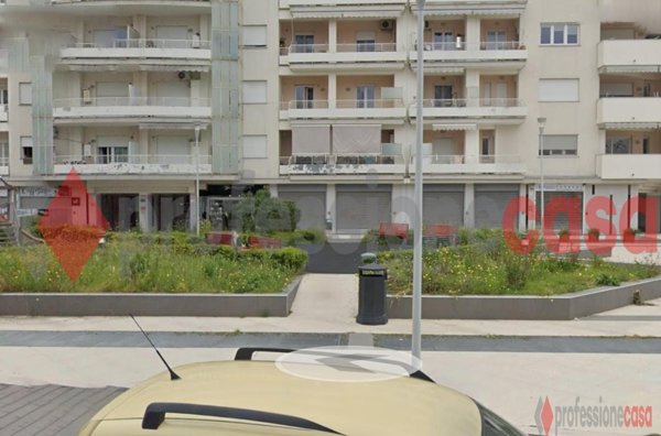 locale commerciale in affitto a Salerno in zona Mariconda