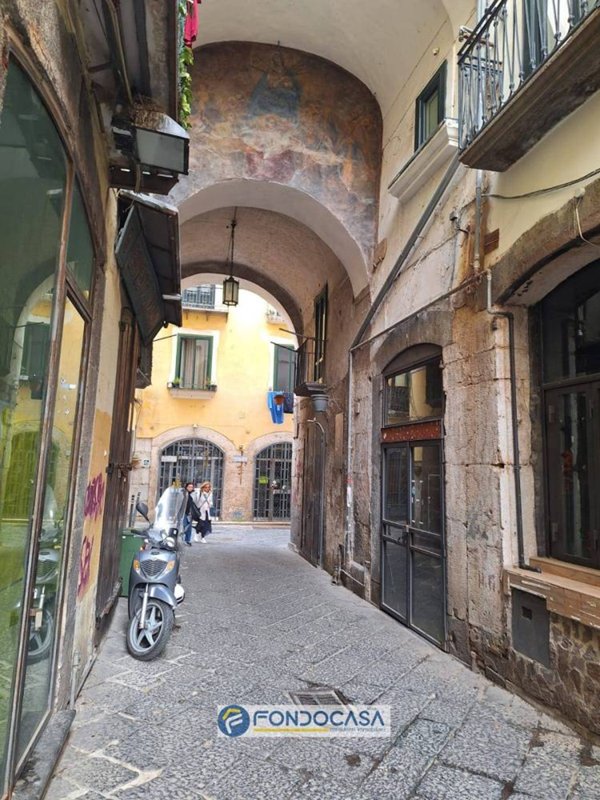 negozio in affitto a Salerno in zona Centro Città