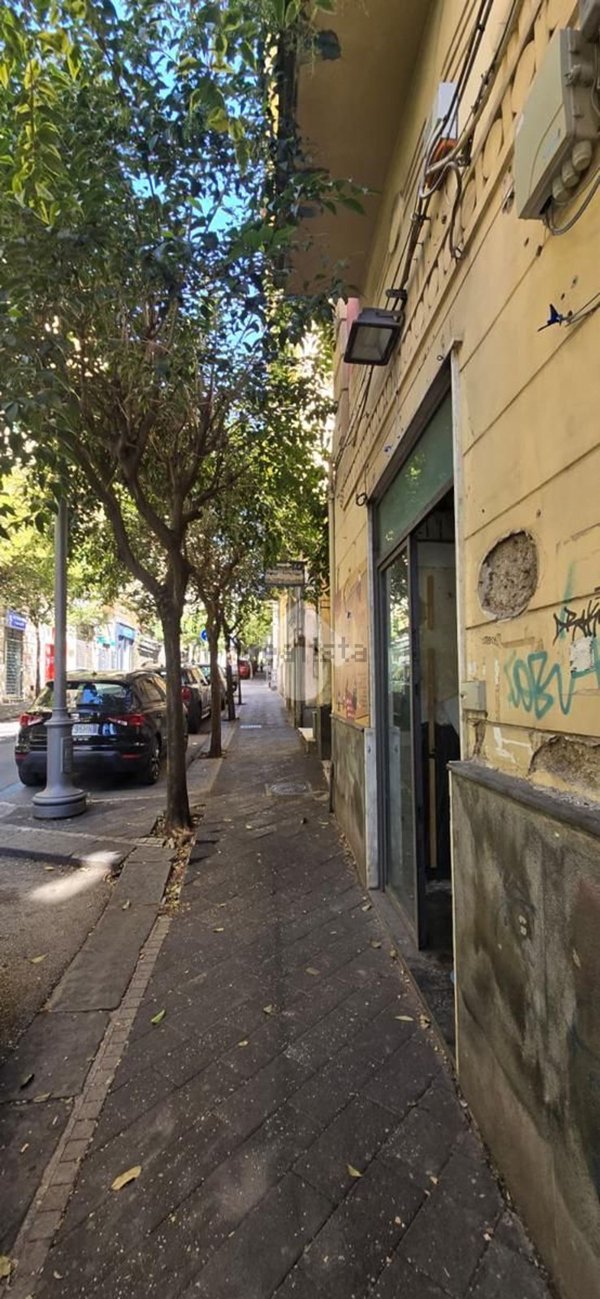 negozio in affitto a Salerno in zona Centro Città