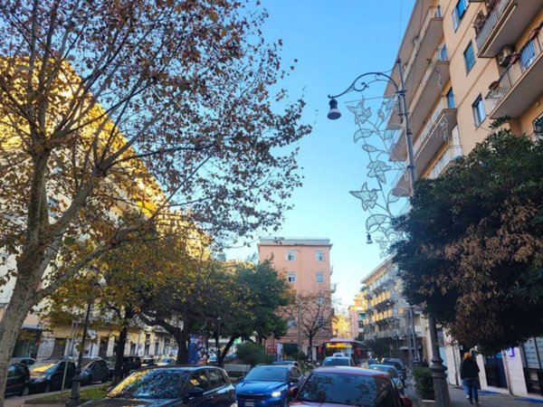 negozio in affitto a Salerno in zona Torrione