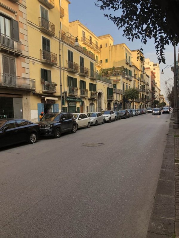 negozio in affitto a Salerno in zona Centro Città