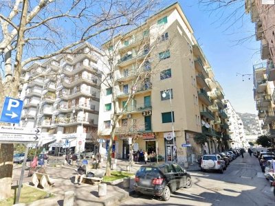 negozio in affitto a Salerno in zona Torrione